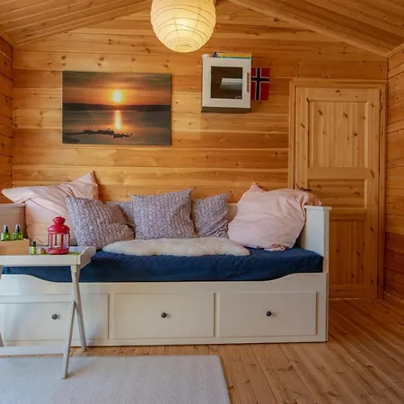 Chalet Moekki - The White Blue Wilderness